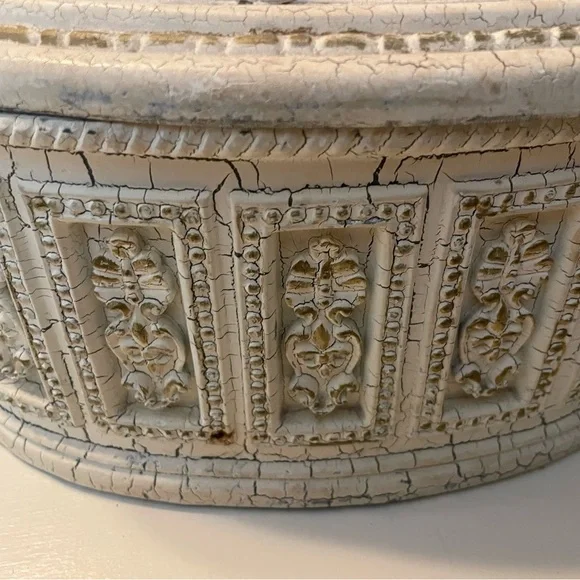 Beautiful Storage Container - Picture 9 of 15